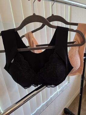 2 Wireless Lace Front Closure Bras Nude & Black Comfort Support Bundle